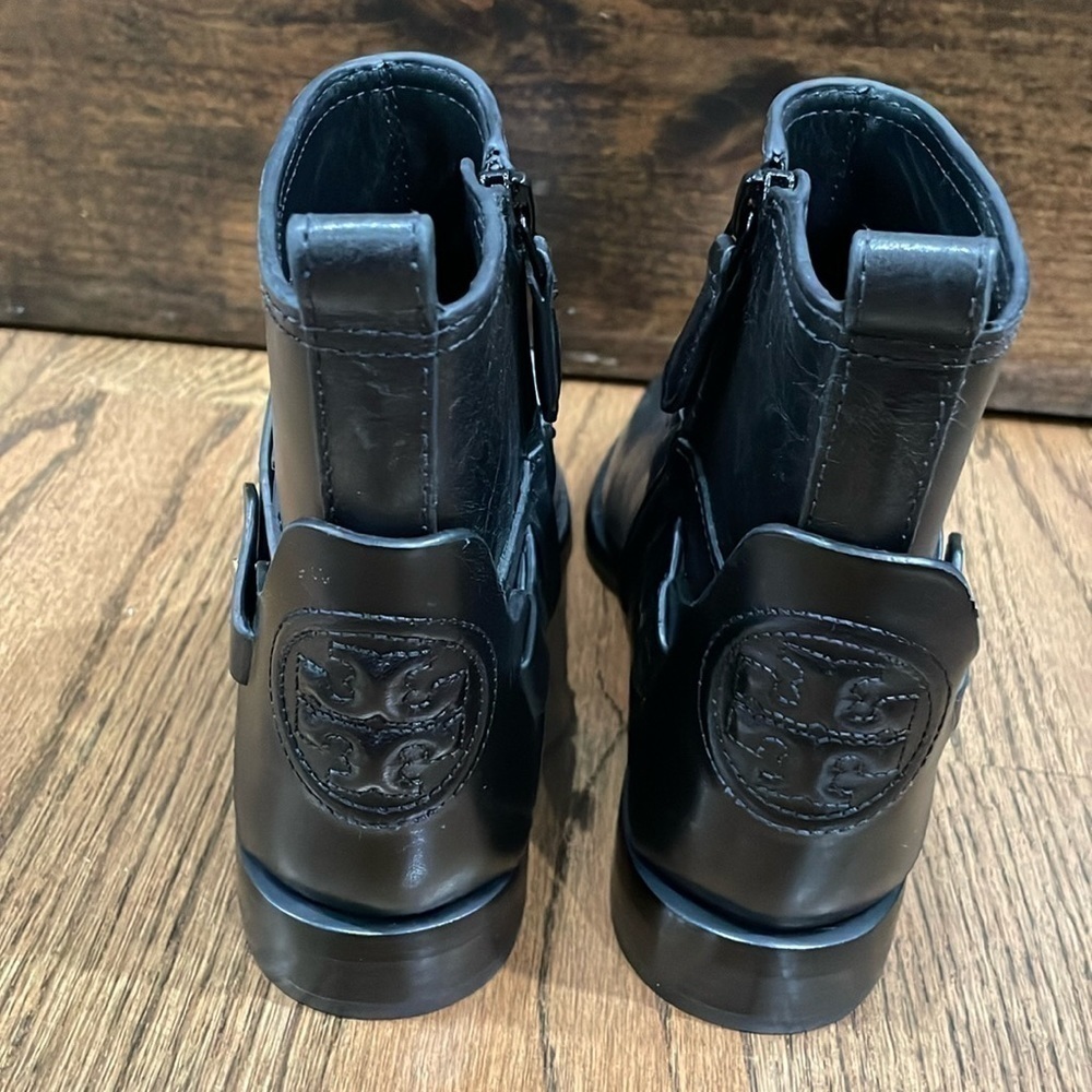 Tory Burch Miller Logo Medallion Chelsea Bootie Colton Boot Black 5 NEW - Picture 2 of 5